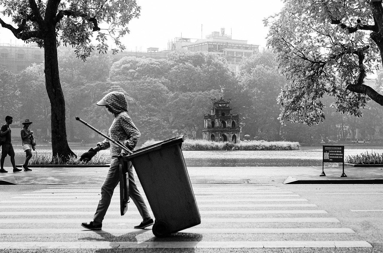 road, garbage bin, vietnam-8003640.jpg